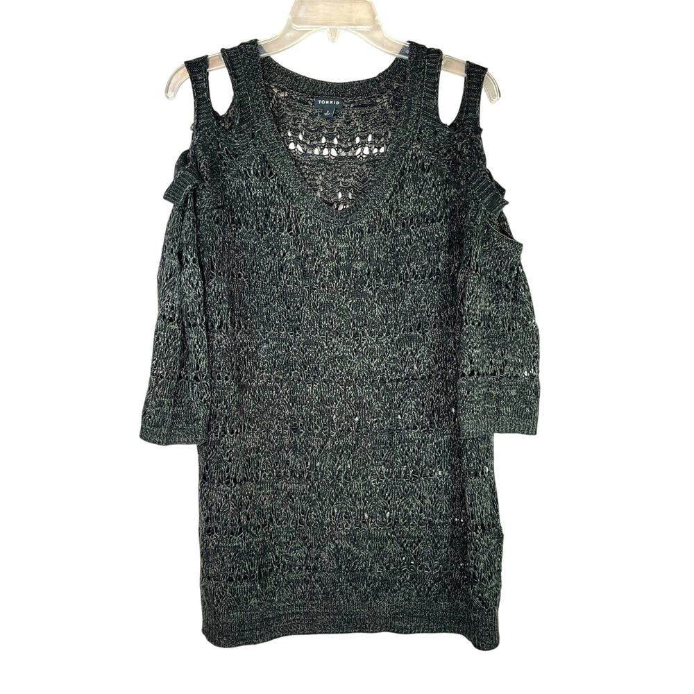 Torrid Open Stitch V-Neck Cold Shoulder sweater, heathered grey, size 2, EUC